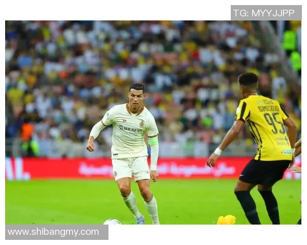 足球明星纷纷赞美C罗的卓越表现与不屈精神引发全球热议